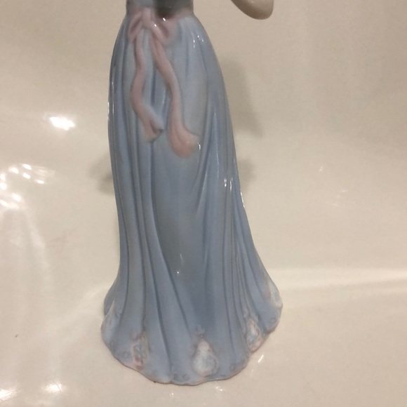 Gifts by house of Lloyd “gathering flowers” 1998 - Picture 3 of 8